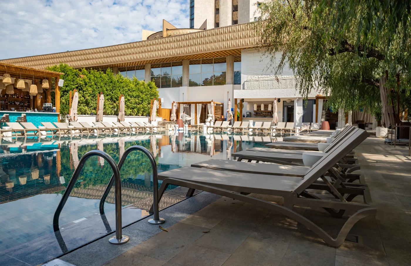 Eden Pool Bar